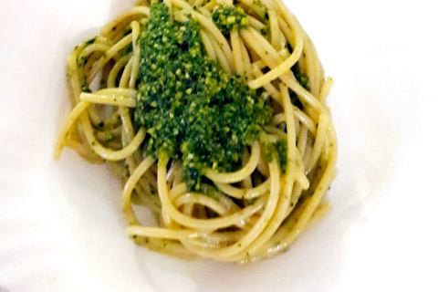 Spaghetti con il 'pestodecasa', la ricetta di Paolo Paciaroni