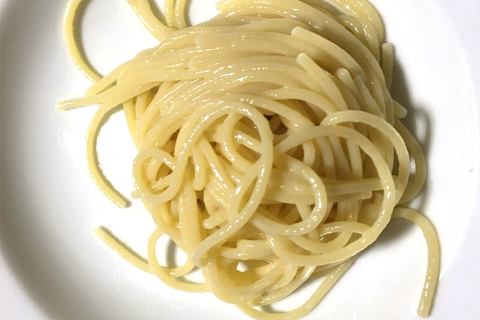 Spaghettini in emulsione di olio extravergine e limone verdello di Siracusa, le ricette di Casa Latini