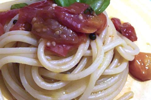 Spaghetti grandi con pomodoro e basilico per le Ricette degli amici Davide Di Sano