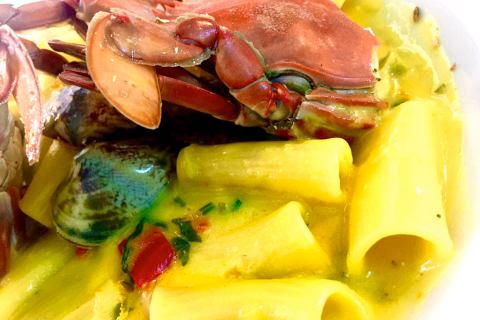 Theo Karathanasis, Villa Rossa: rigatoni granchio, vongole e zafferano
