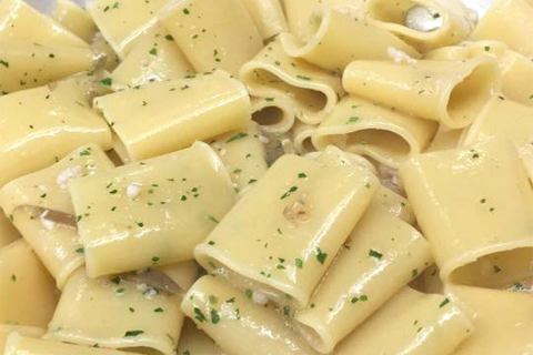 Mezzi paccheri pensati da Andrea De Carolis, il cuoco di SandwichTime