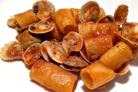 Mezzemaniche e Rigatoni insieme? Succede anche questo a Casa Latini