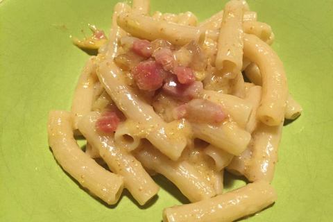 Maccheroni, caciocavallo e guanciale, la ricetta dell'amico Davide Di Sano