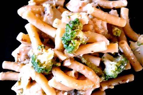 Raethia Corsini, un'amica scrittrice molto abile in cucina. Maccheroni! 