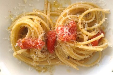Sabato casalingo? Trenette con pomodoro estivo e 'trombolotto'