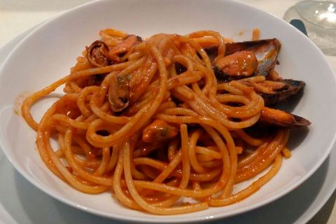 Spaghetti grandi cozze e pomodoro, Laura Cesaretti da Jesi
