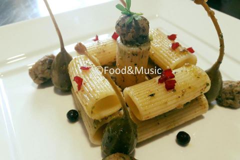 Azzurro nel piatto, i rigatoni di Felicità sulle note di Volare di Domenico Modugno