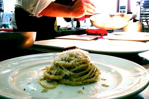 Domenica di Maggio a Borgo Lanciano con il Cappelli 'cacio e pepe' di Paolo Paciaroni