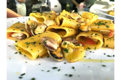 Oggi torniamo a Pesaro ma andiamo al mare con il pescatore Sampei
