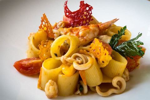 Mezzi schiaffoni con pomodorini, gamberi e calamari, Chef Antonio Paolino