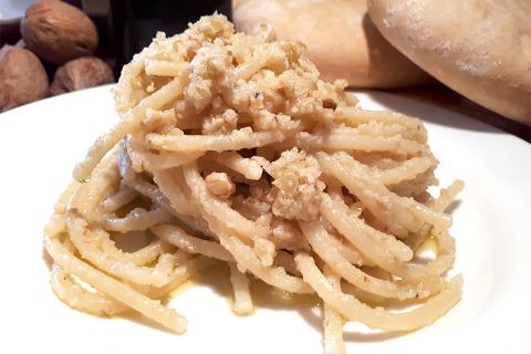 Spaghetti Cappelli pangrattato, noci ed extravergine, #CasaLatini