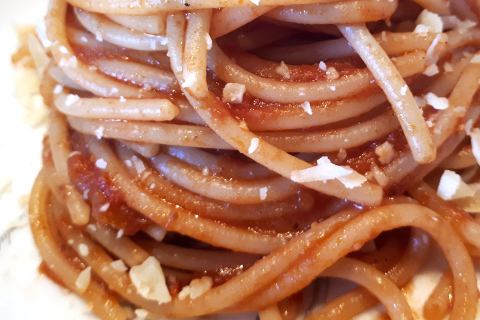 Granella di fossa su Cappelli in salsa di pomodoro