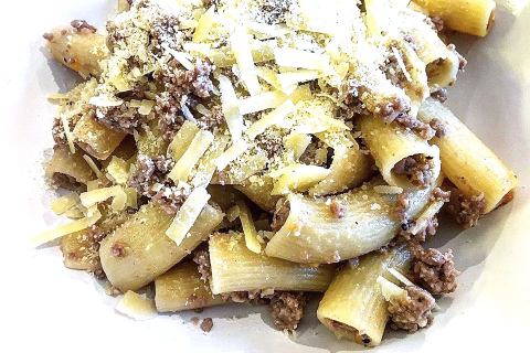 Due amici, Roma, rigatoni e ciccia