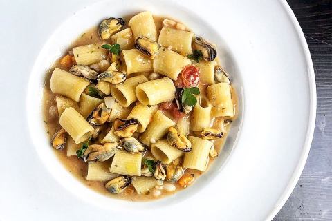 Antonio Paolino e le Mezze maniche con fagioli e cozze