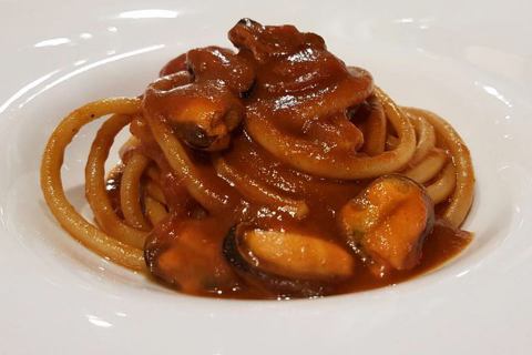 I bucatini all'amatriciana di mare del Vecio Fritolin a Venezia