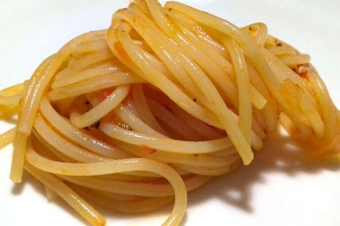Perché spaghettini in salsa di pomodoro dedicati alla Luna?