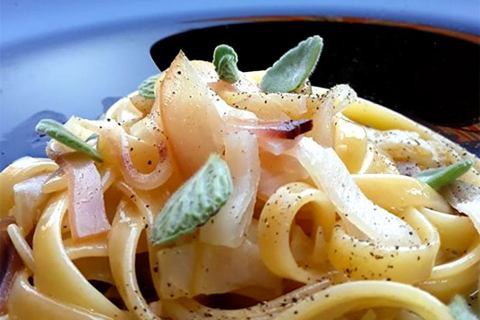 Fettuccine carbonara di spada affumicato, origano cubano, Chef Marco Domenella