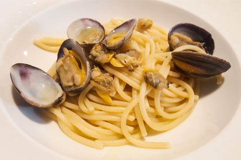 Cappelli con le straordinarie vongole di Alberoni a Venezia