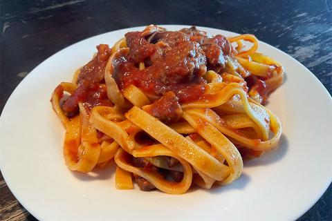 L'Indomabile Tagliatella al ragù di salsiccia e porcini