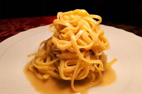 Tagliolini burro e alici, che volete di più?