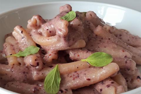 Strozzapreti pesto ai mirtilli...