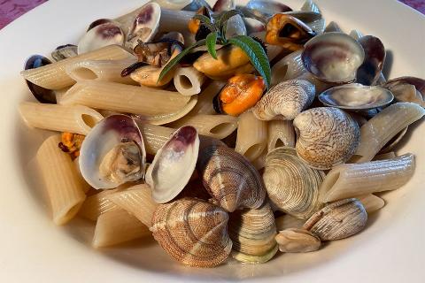 Penne Rigate Cappelli, vongole dell'Adriatico e moscioli di Portonovo
