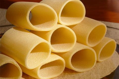 I nostri mezzi paccheri sono proprio macro...